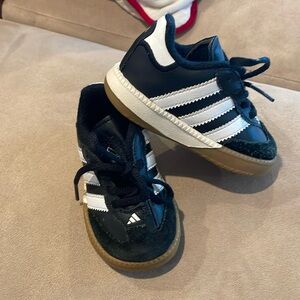 Toddler adidas tennis shoes
